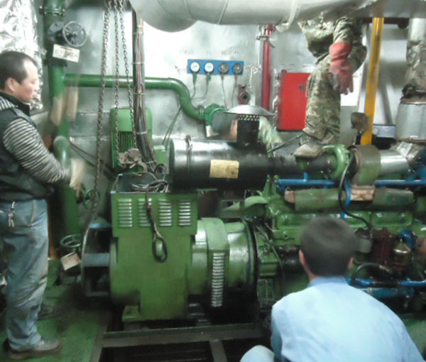 修理發(fā)電機 (4).jpg